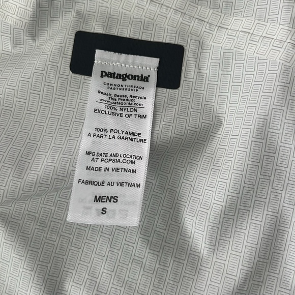 Patagonia rain Jacket - Picture 14 of 16